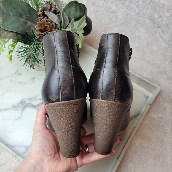 UGG Meredith Brown Leather Sherpa Lined Wedge Ankle Boot Size 9.5 - Picture 11 of 14